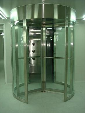 全自動(dòng)旋轉(zhuǎn)門風(fēng)淋室 引領(lǐng)工業(yè)潔凈新風(fēng)尚